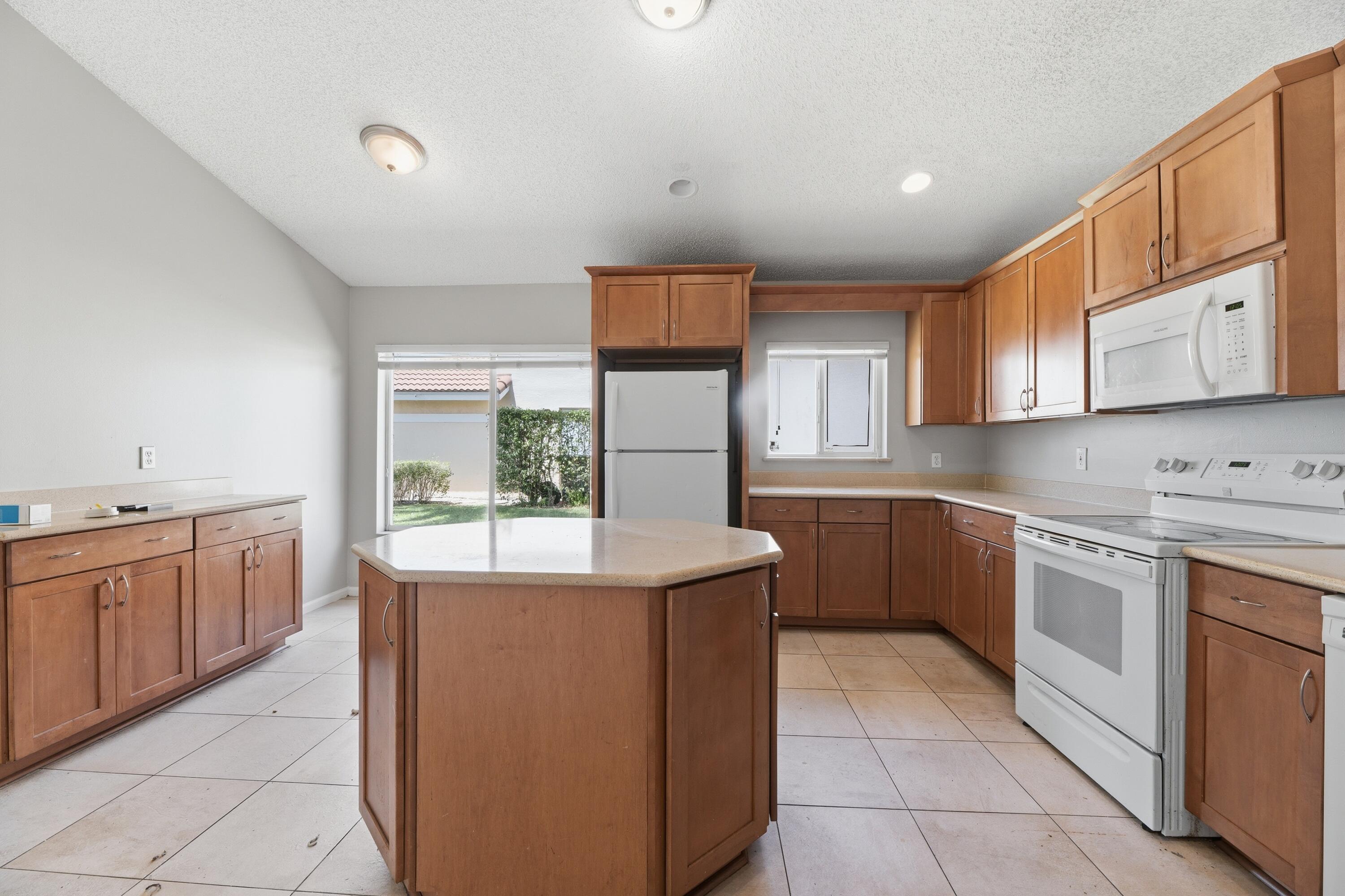 RAINBOW LAKES 2 - Residential