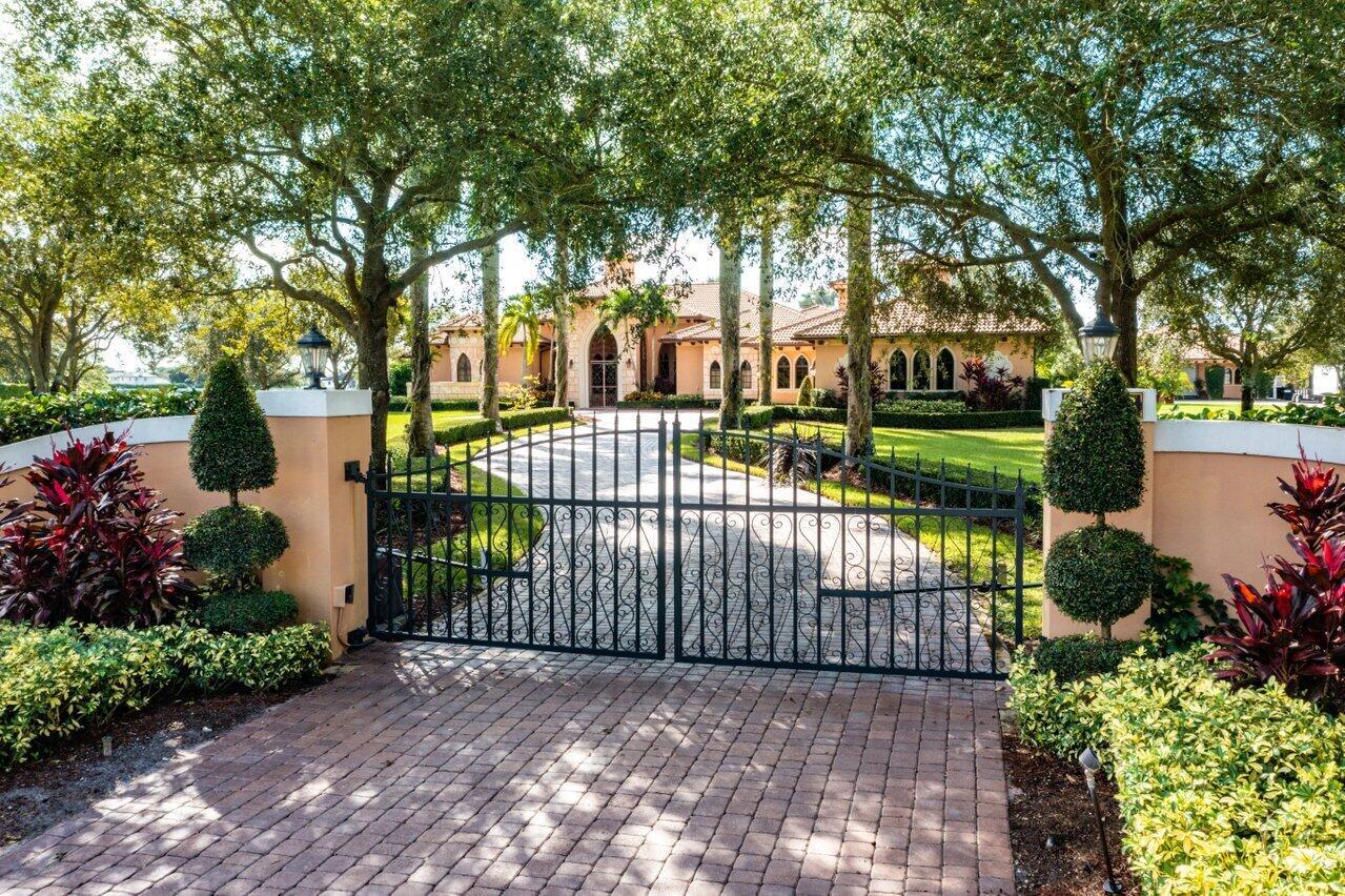 PALM BEACH POINT - Residential