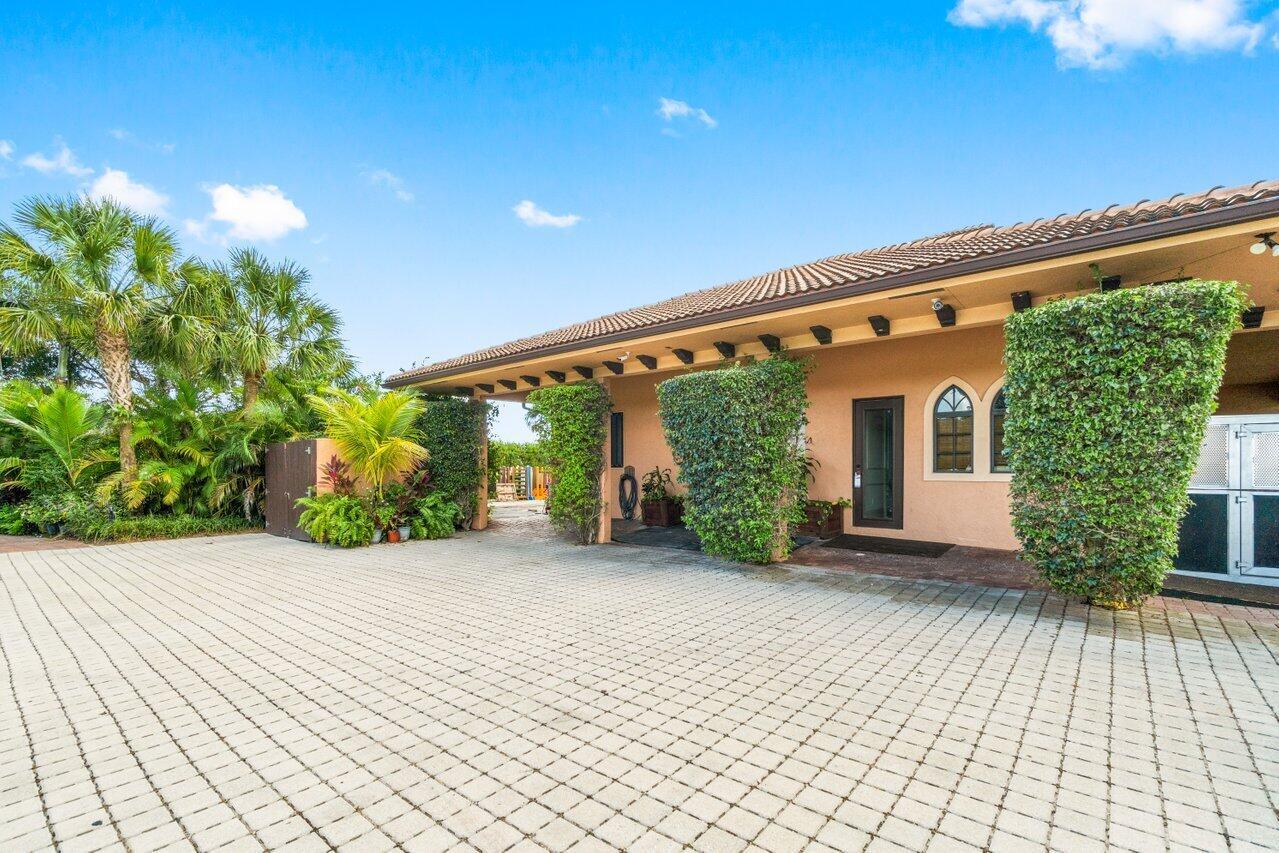 PALM BEACH POINT - Residential