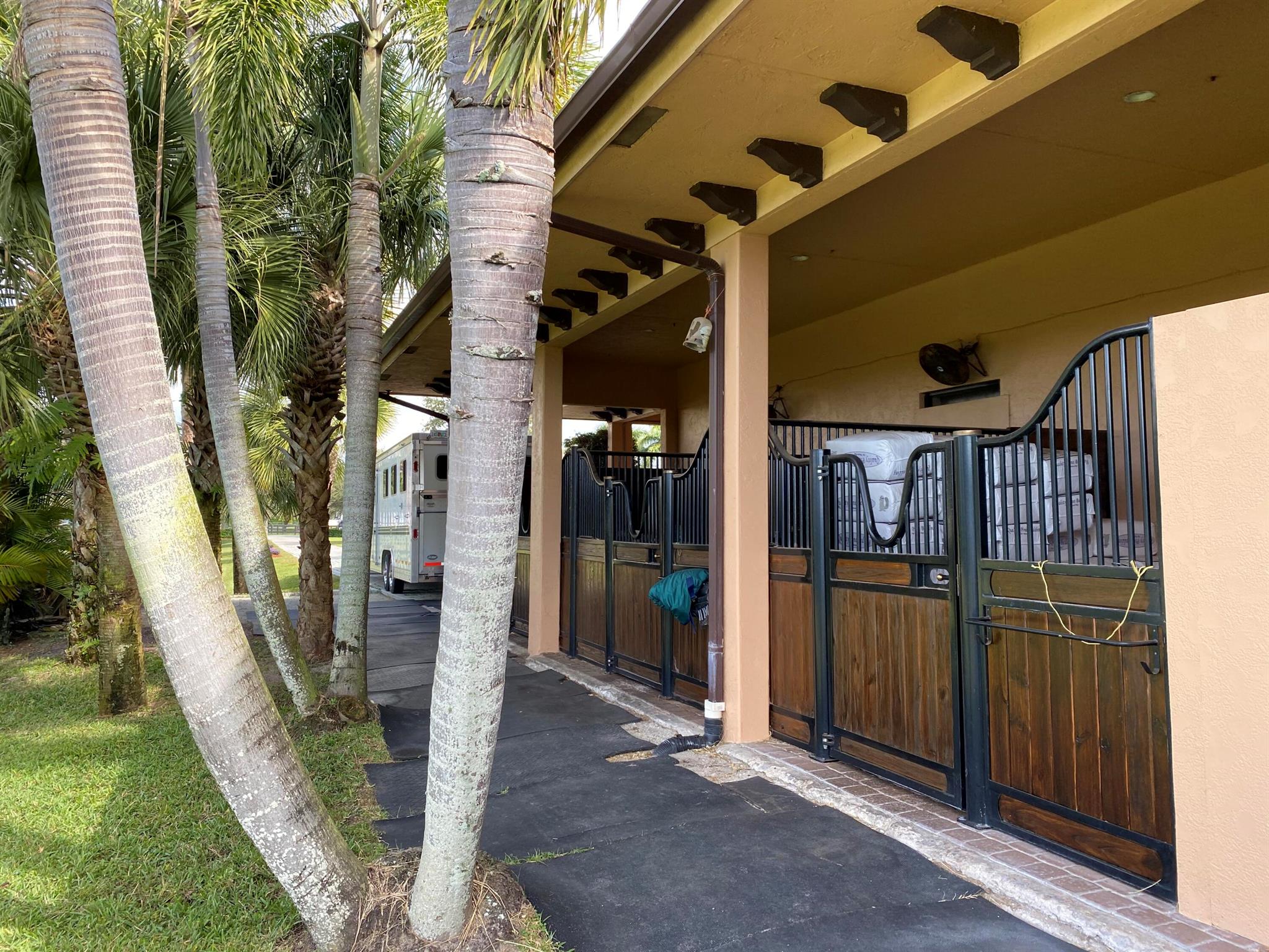 PALM BEACH POINT - Residential