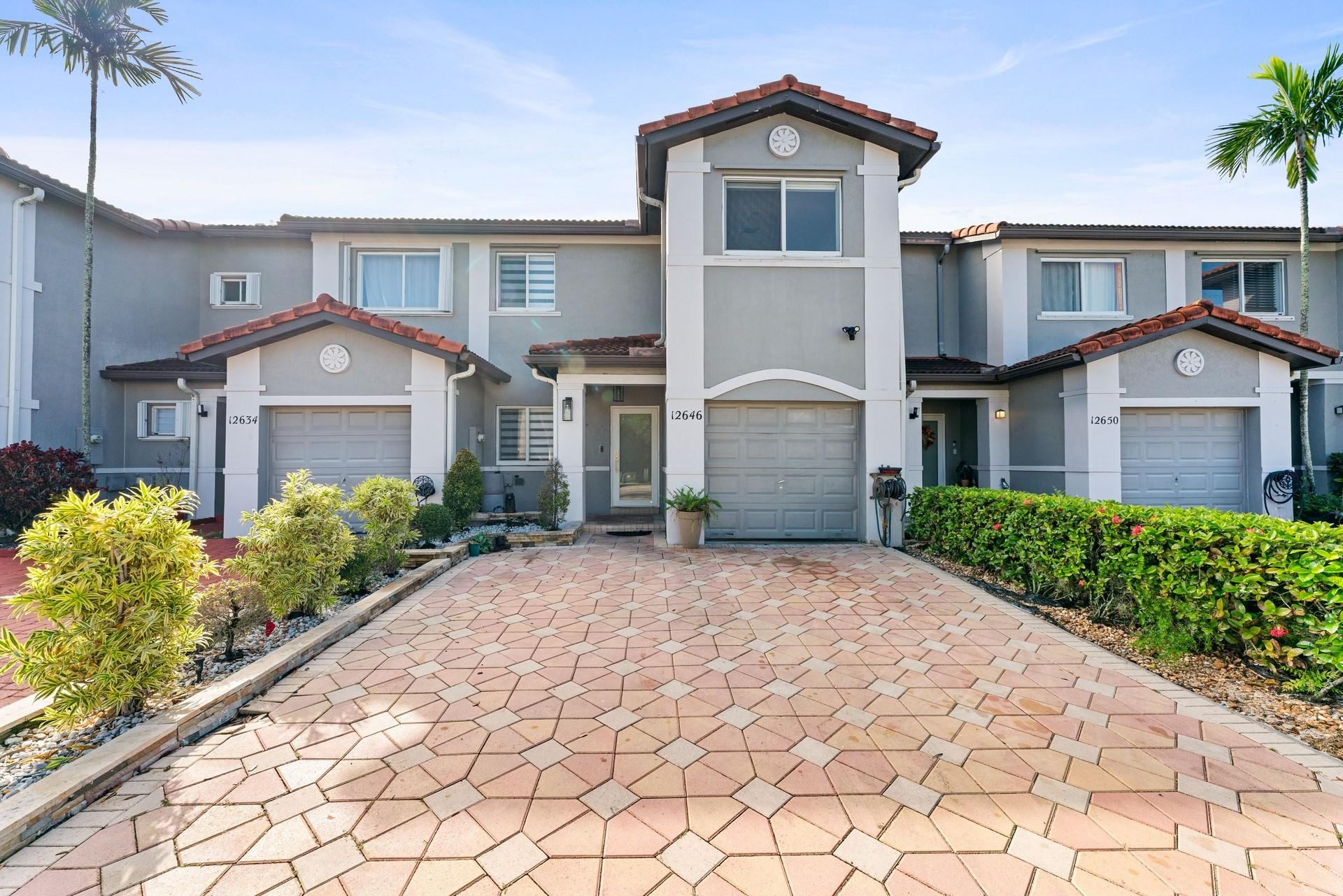 HARBOUR LAKE TOWNHOMES - Residential