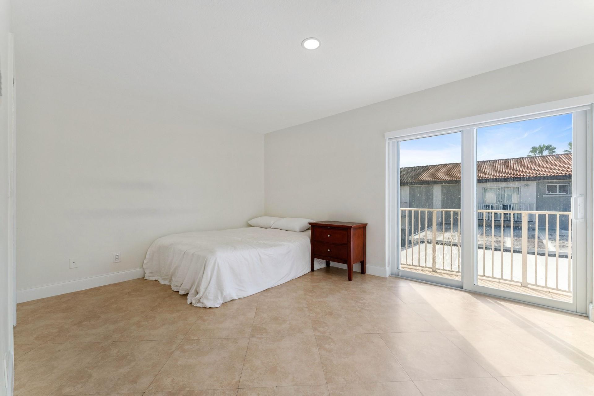 HARBOUR LAKE TOWNHOMES - Residential