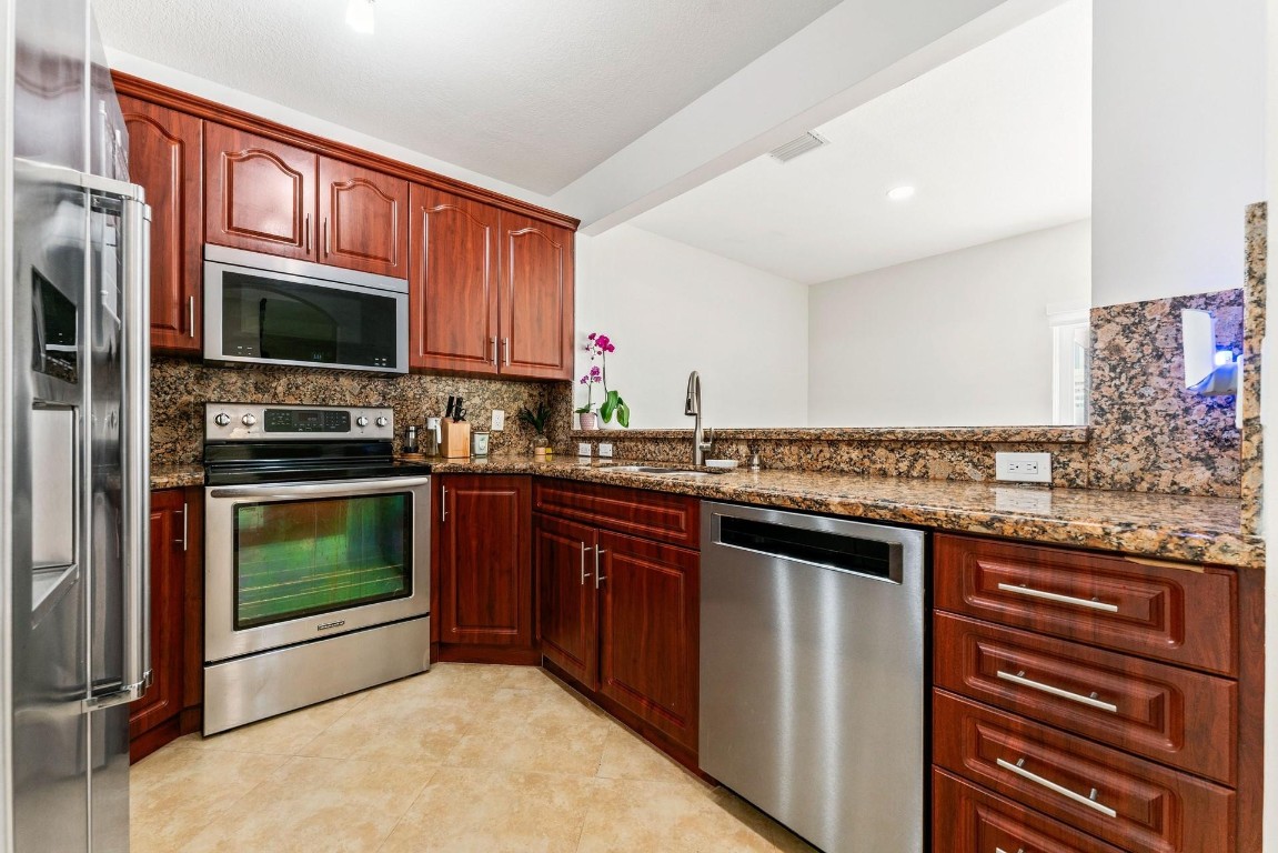 HARBOUR LAKE TOWNHOMES - Residential