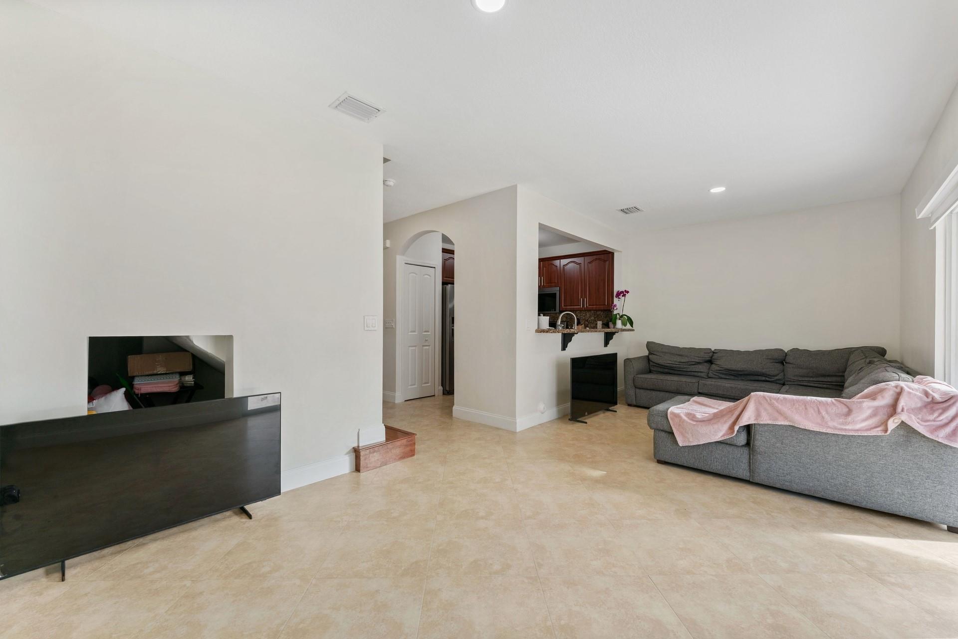 HARBOUR LAKE TOWNHOMES - Residential