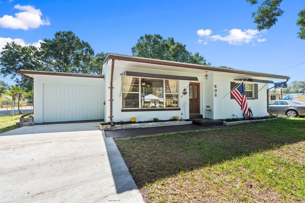 Photo of 602 S 15th Court, Fort Pierce, FL 34950 (MLS # R11088589)
