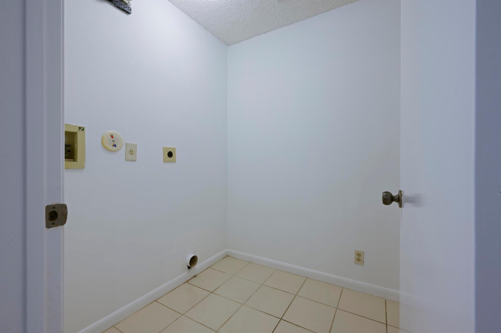 6222 Pointe Regal Circle
