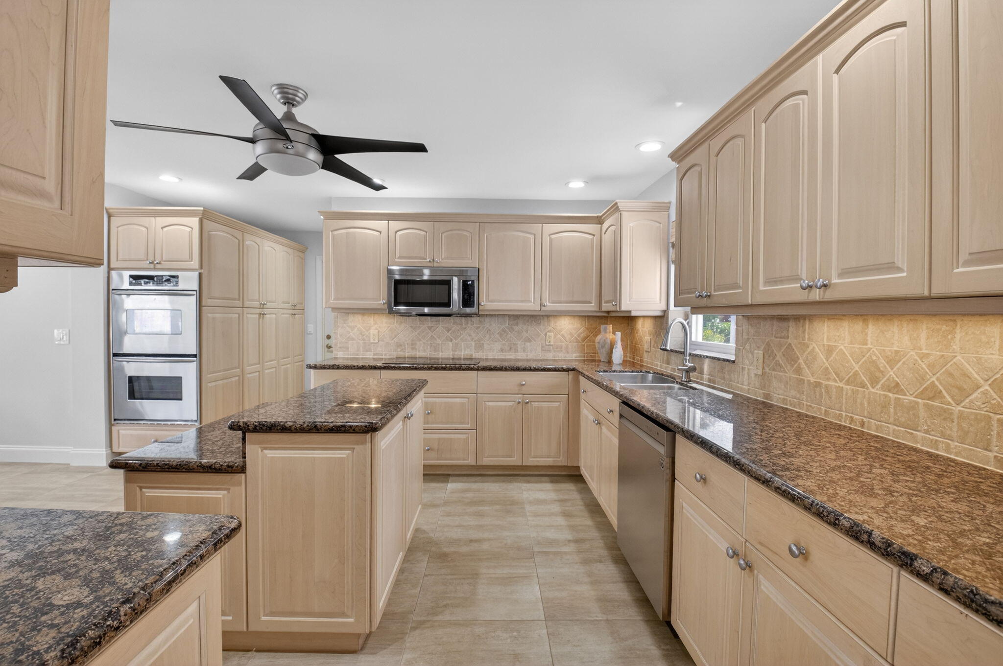 ESTATES AT HUNTERS RUN CONDO - Residential