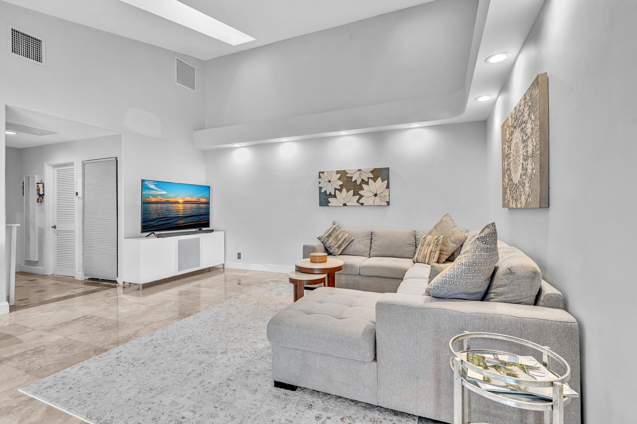 BOCA GARDENS - Residential