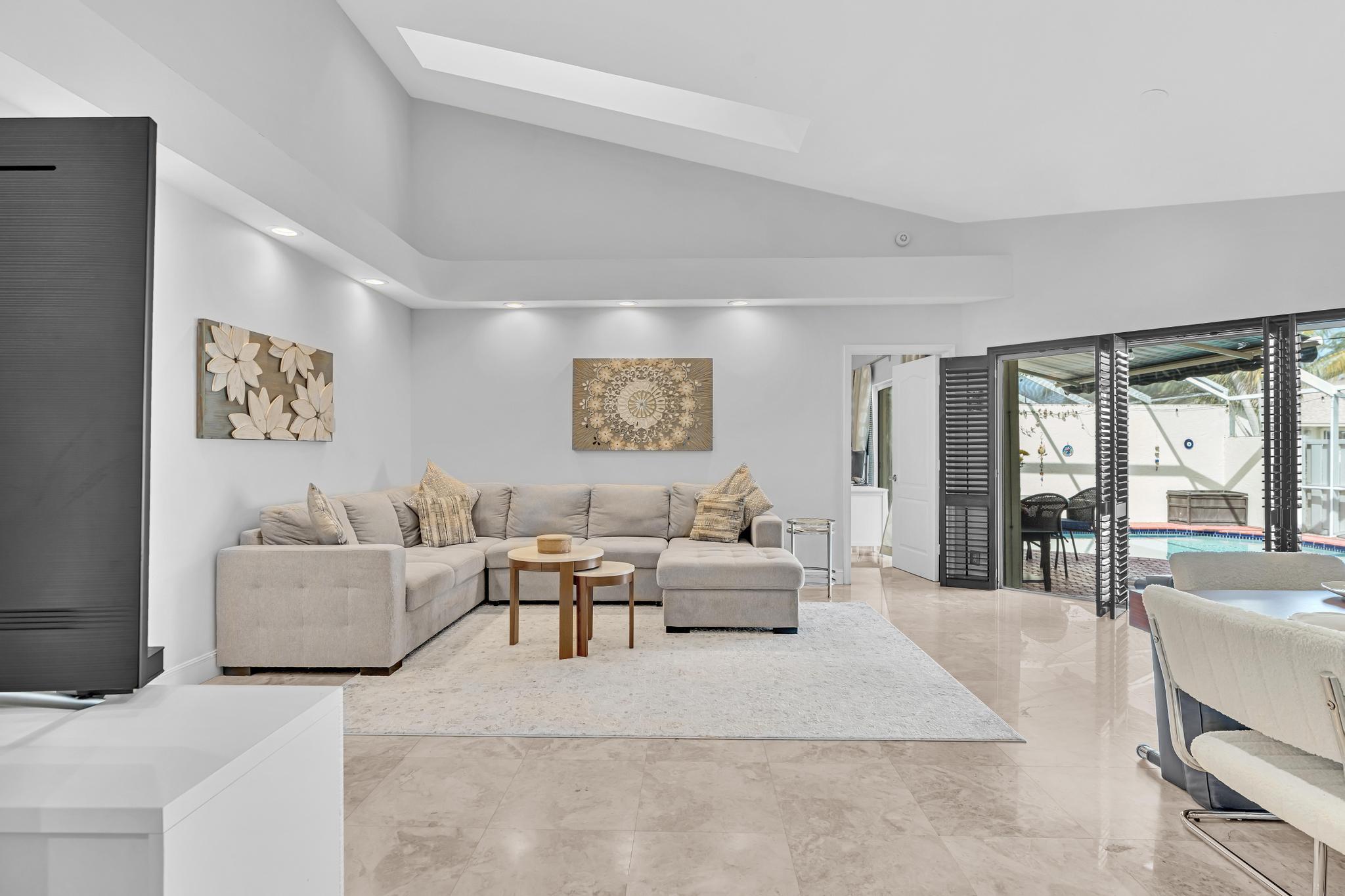 BOCA GARDENS - Residential