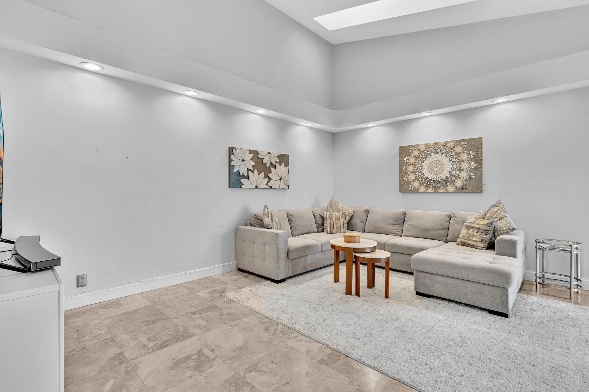 BOCA GARDENS - Residential