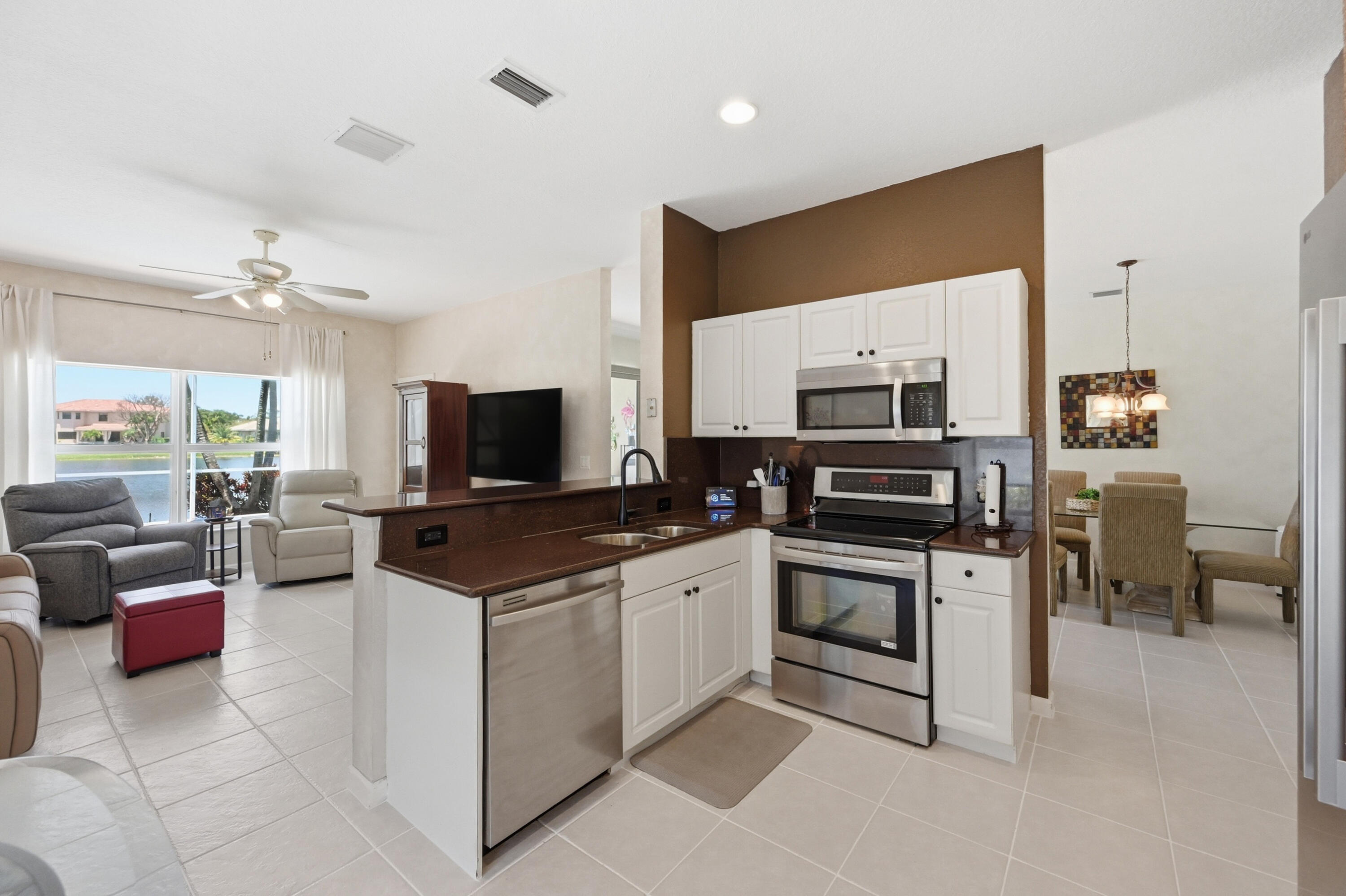 WYNDHAM LAKES EAST - Residential