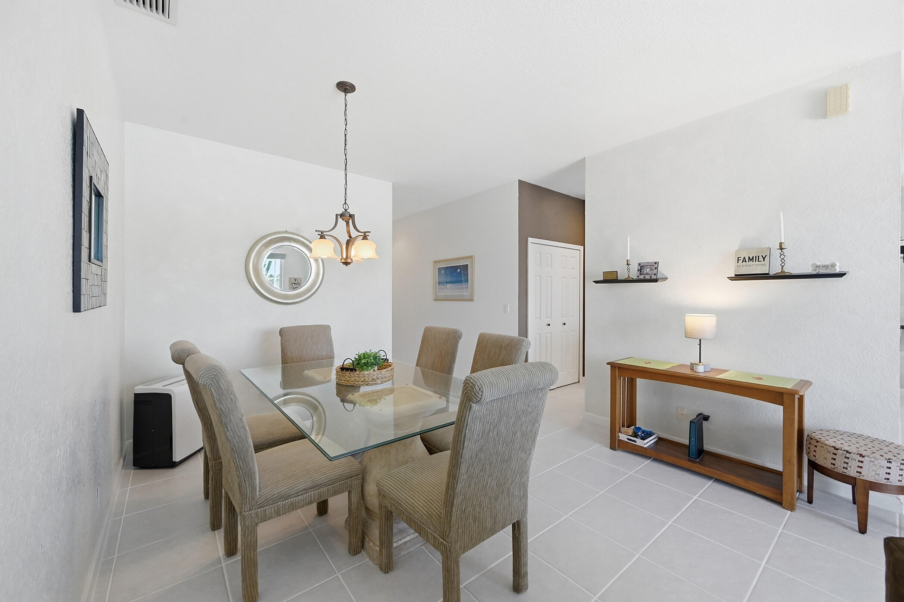 WYNDHAM LAKES EAST - Residential