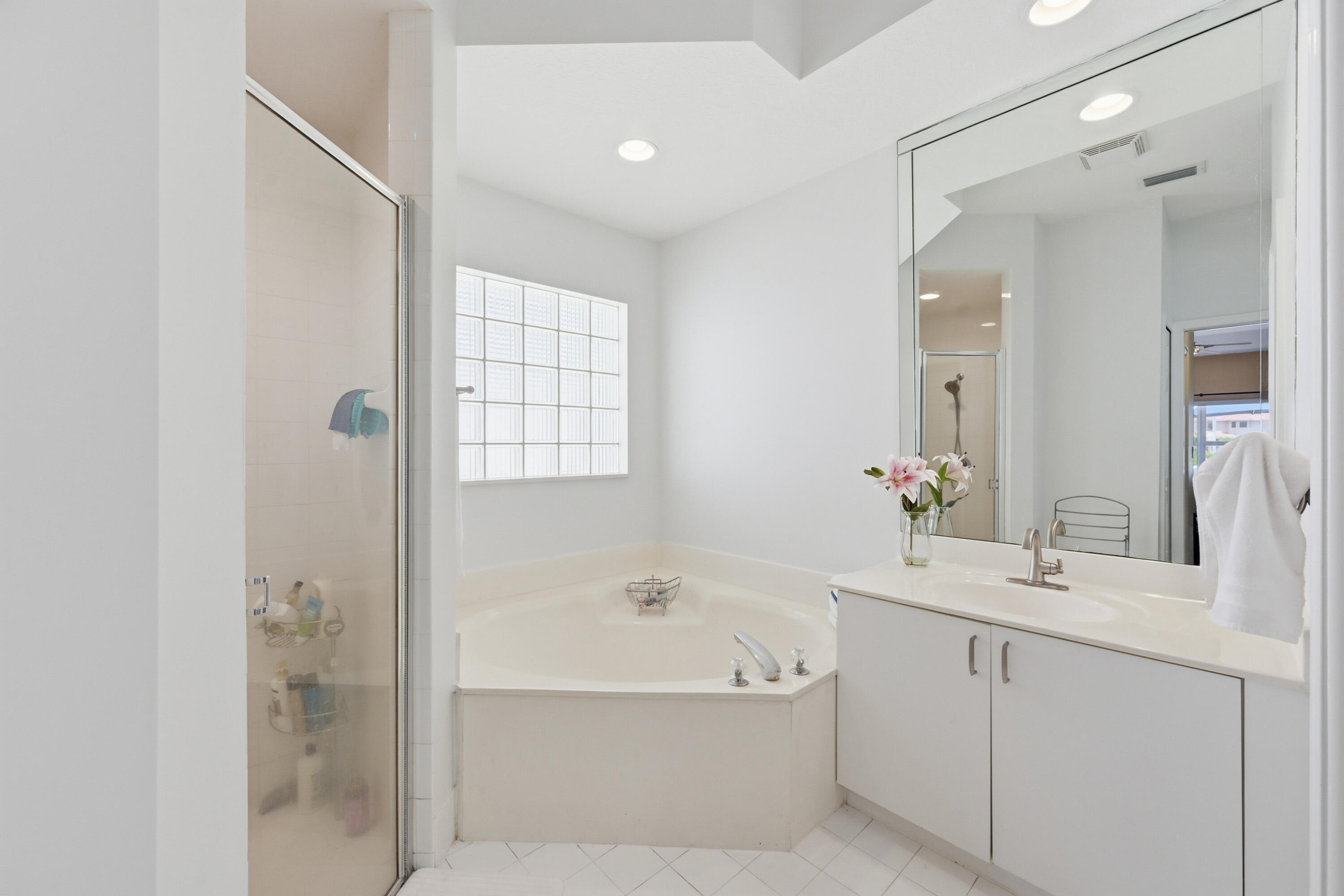 WYNDHAM LAKES EAST - Residential