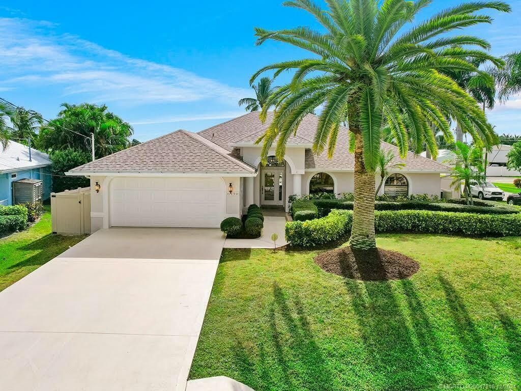 Photo of 1494 SW Egret Way, Palm City, FL 34990 (MLS # R11048574)