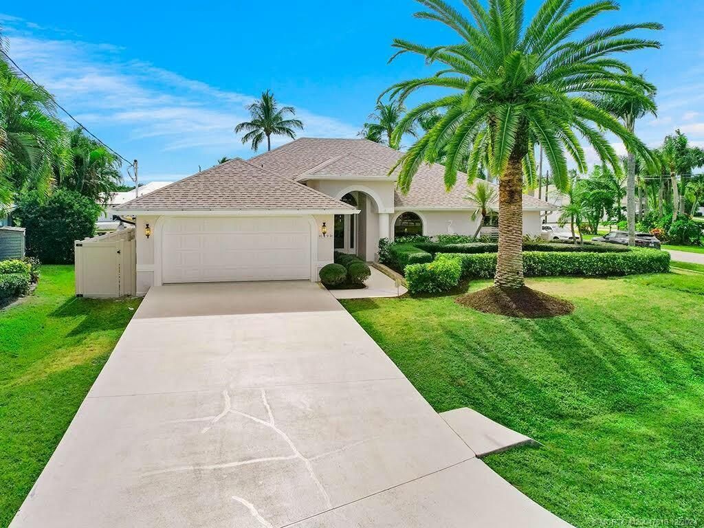 Photo of 1494 SW Egret Way, Palm City, FL 34990 (MLS # R11048574)