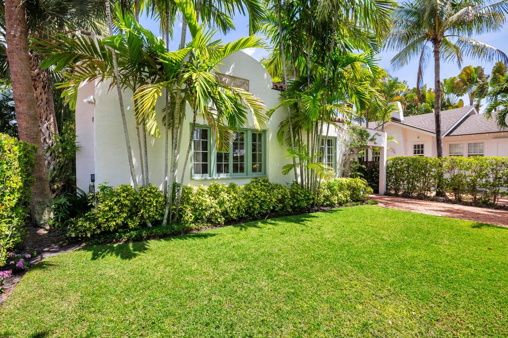 Photo of 205 Westminster Road, West Palm Beach, FL 33405 (MLS # B26017786)