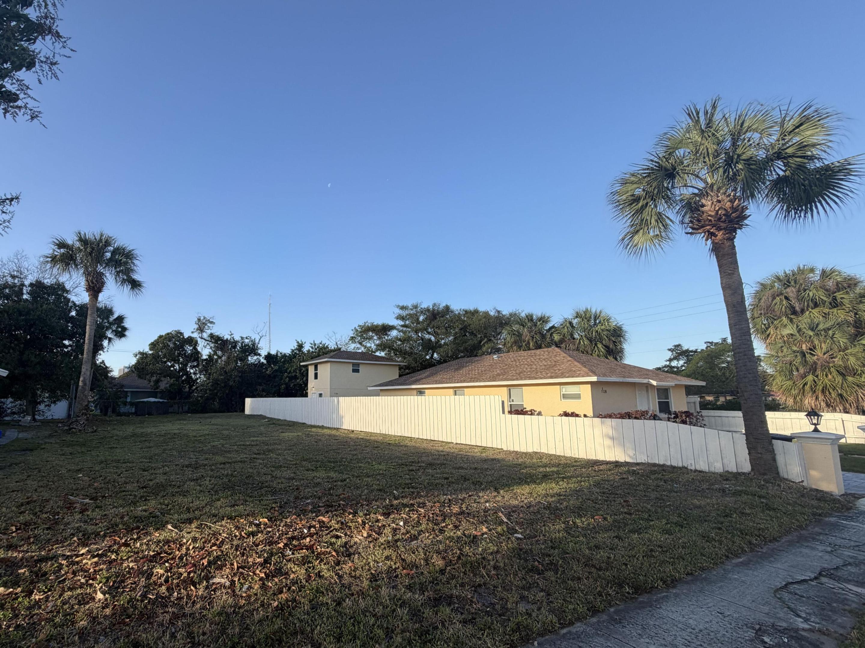 LAKE AVE ADD TO WPB - Land