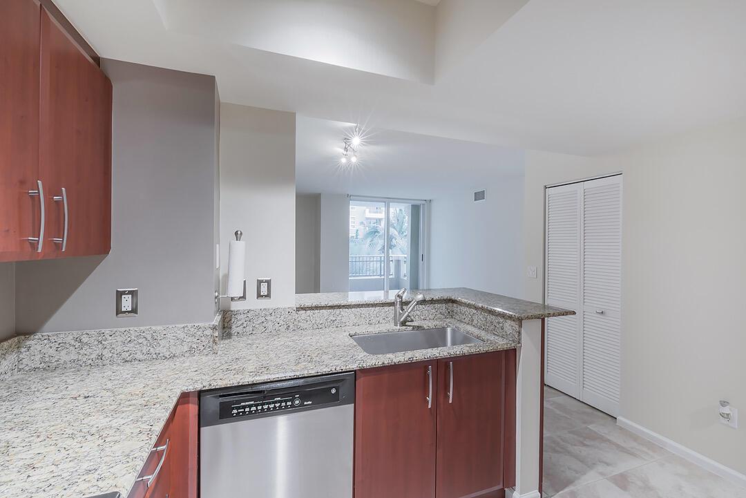 403 S Sapodilla Avenue 302