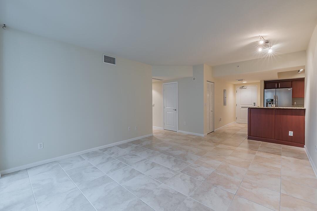 403 S Sapodilla Avenue 302