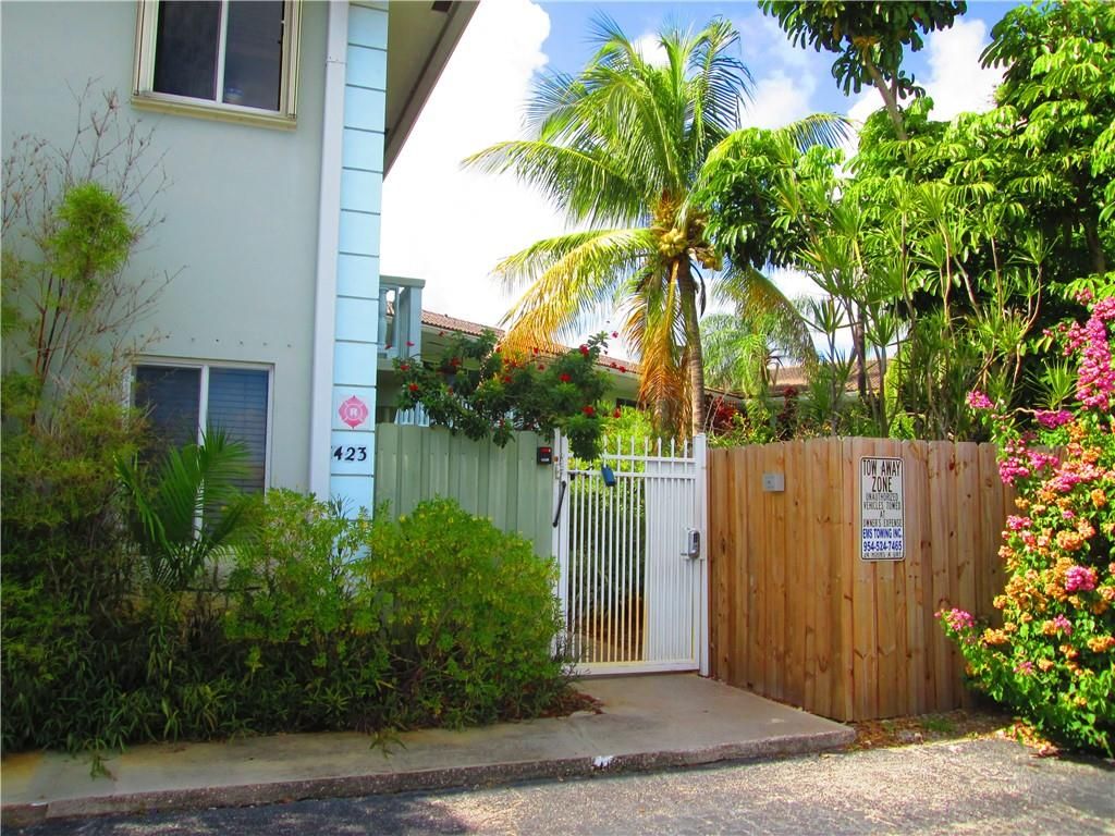 Photo of 1423 Holly Heights Dr #1, Fort Lauderdale, FL 33304 (MLS # F10316155)