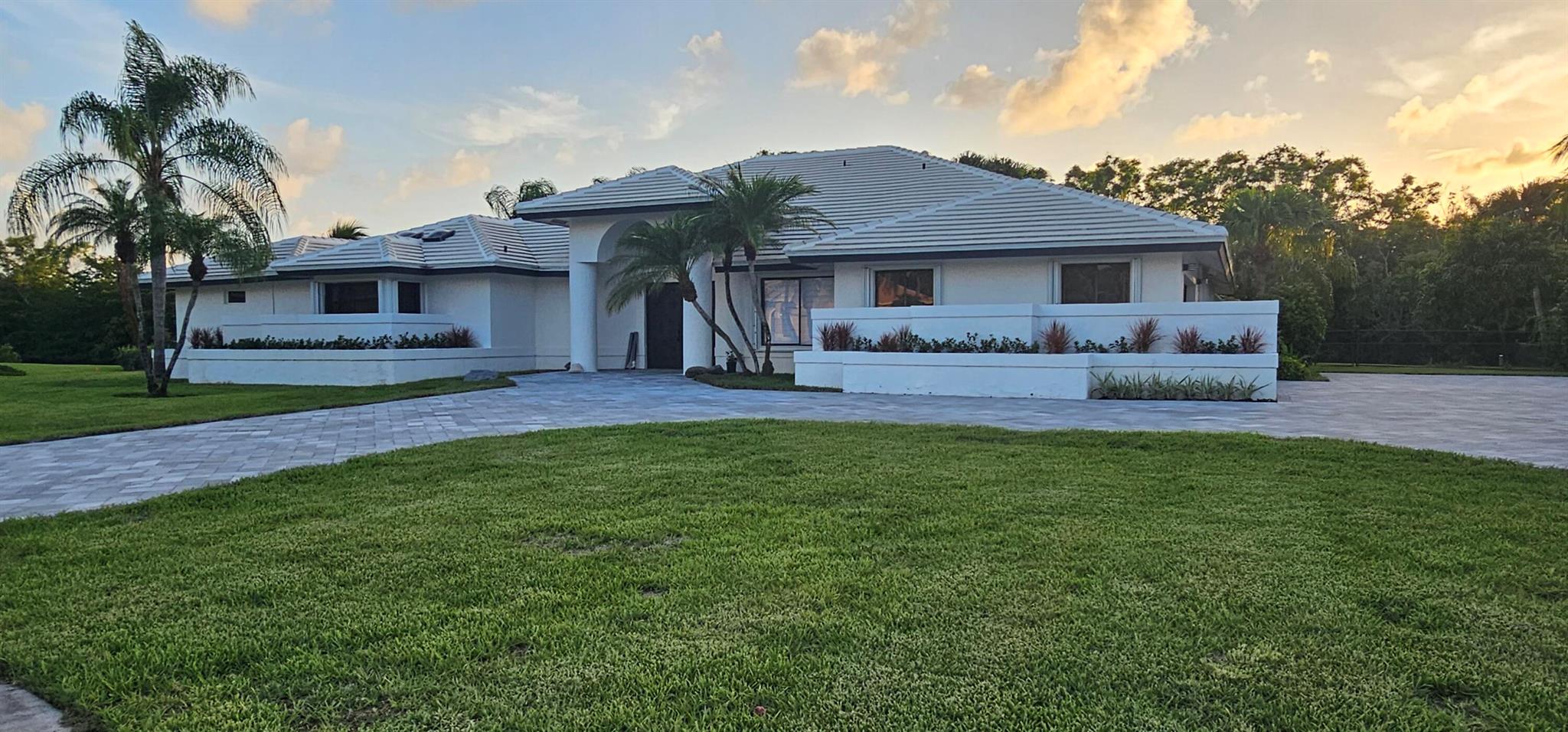 FLORIDA LIVING AT ITS BEST! LAKEFRONT HOME IN SOUGHT AFTER WINDING LAKES ESTATES. BEAUTIFUL, REMODELED 4 BEDROOM PLUS OFFICE AREA WITH 3 FULL BATHROOMS ON OVER HALF ACRE. HUGE BACKYARD WITH COVERED PATIO AREA, FULLY FENCED BACKYARD, STAINLESS STEEL APPLIANCES, 2 AC UNITS. PERFECT FOR FISHING, RELAXING IN YOUR HAMMOCK AND ENJOYING THE FLORIDA BREEZE. LAWN AND POOL INCLUDED IN RENT. HOA APPROVAL. FIRST, LAST AND SECURITY PLUS RENTAL APPLICATION AND BACKGROUND CHECK REQUIRED.