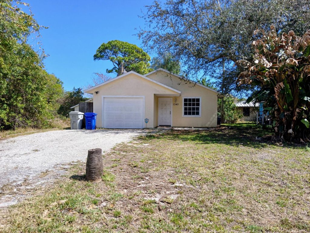 Photo of 1340 18th Avenue SW, Vero Beach, FL 32962 (MLS # R11168019)