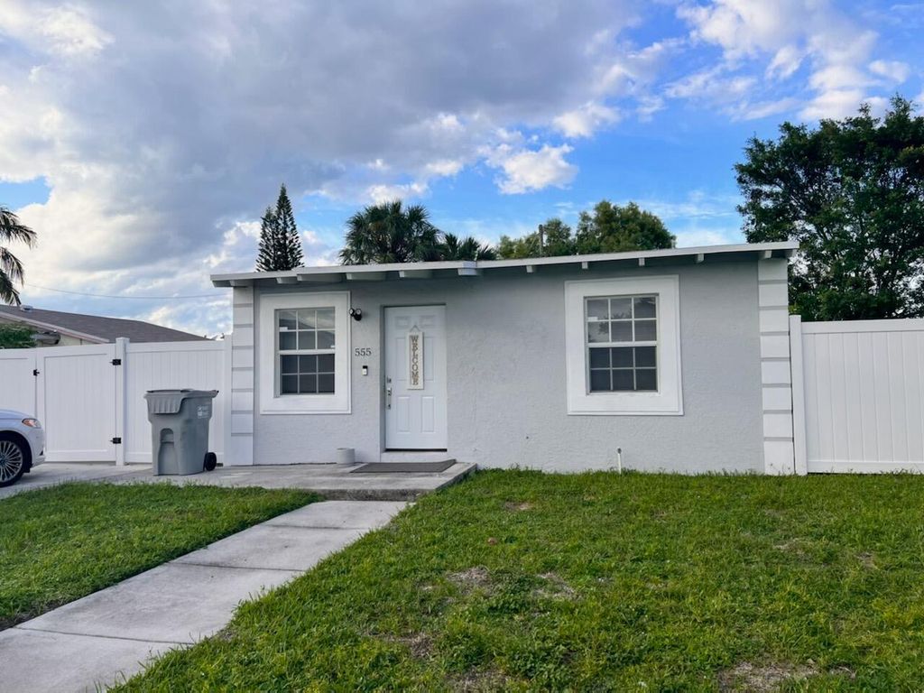 Photo of 555 NW 15th Court, Pompano Beach, FL 33060 (MLS # B26022012)