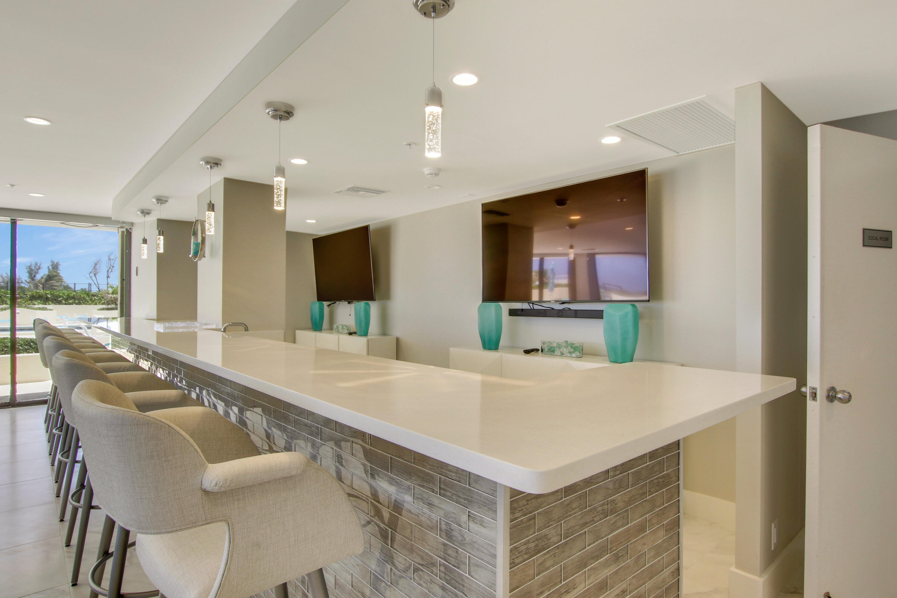 REACHES CONDO - Residential