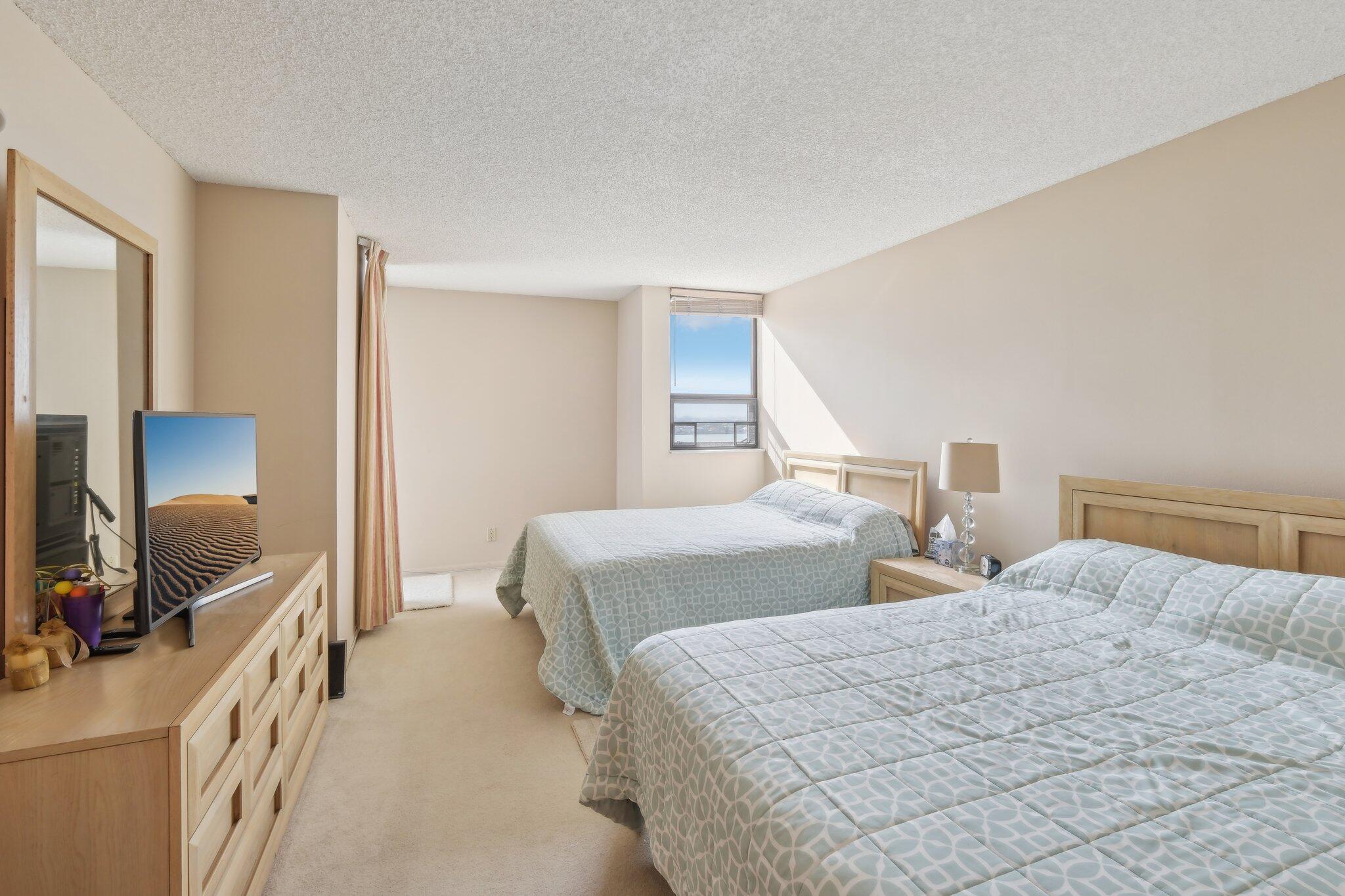 REACHES CONDO - Residential