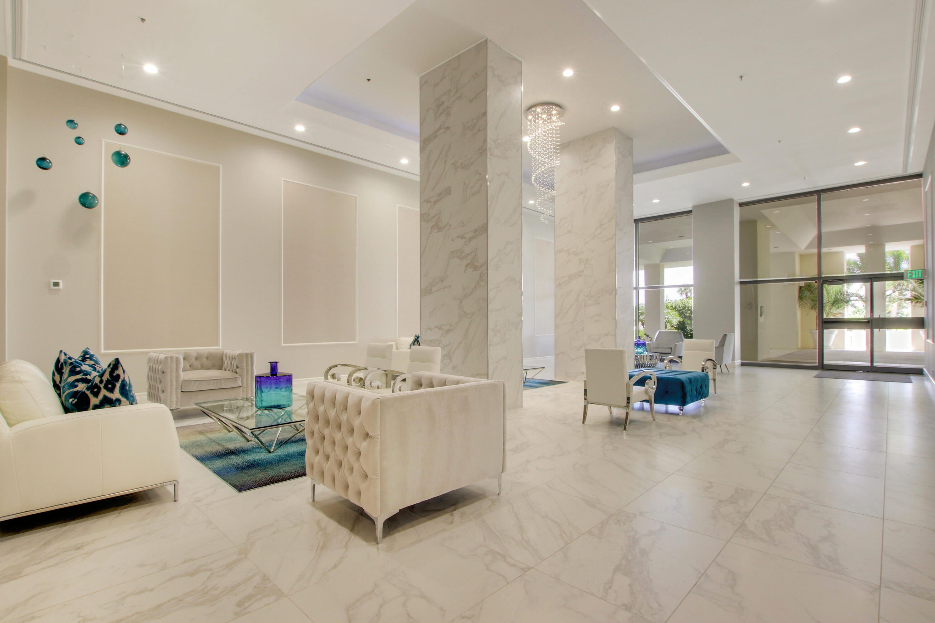 REACHES CONDO - Residential