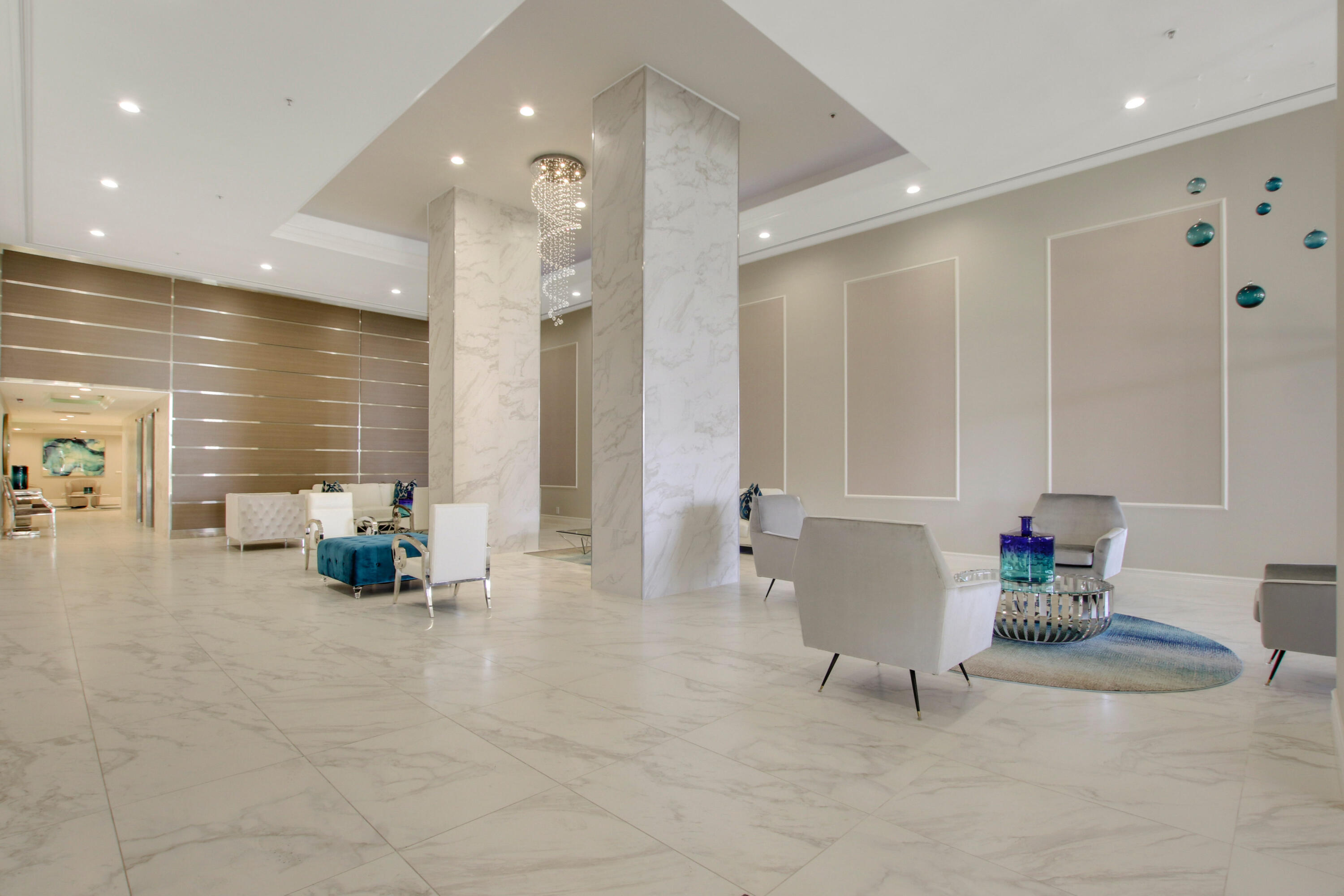 REACHES CONDO - Residential