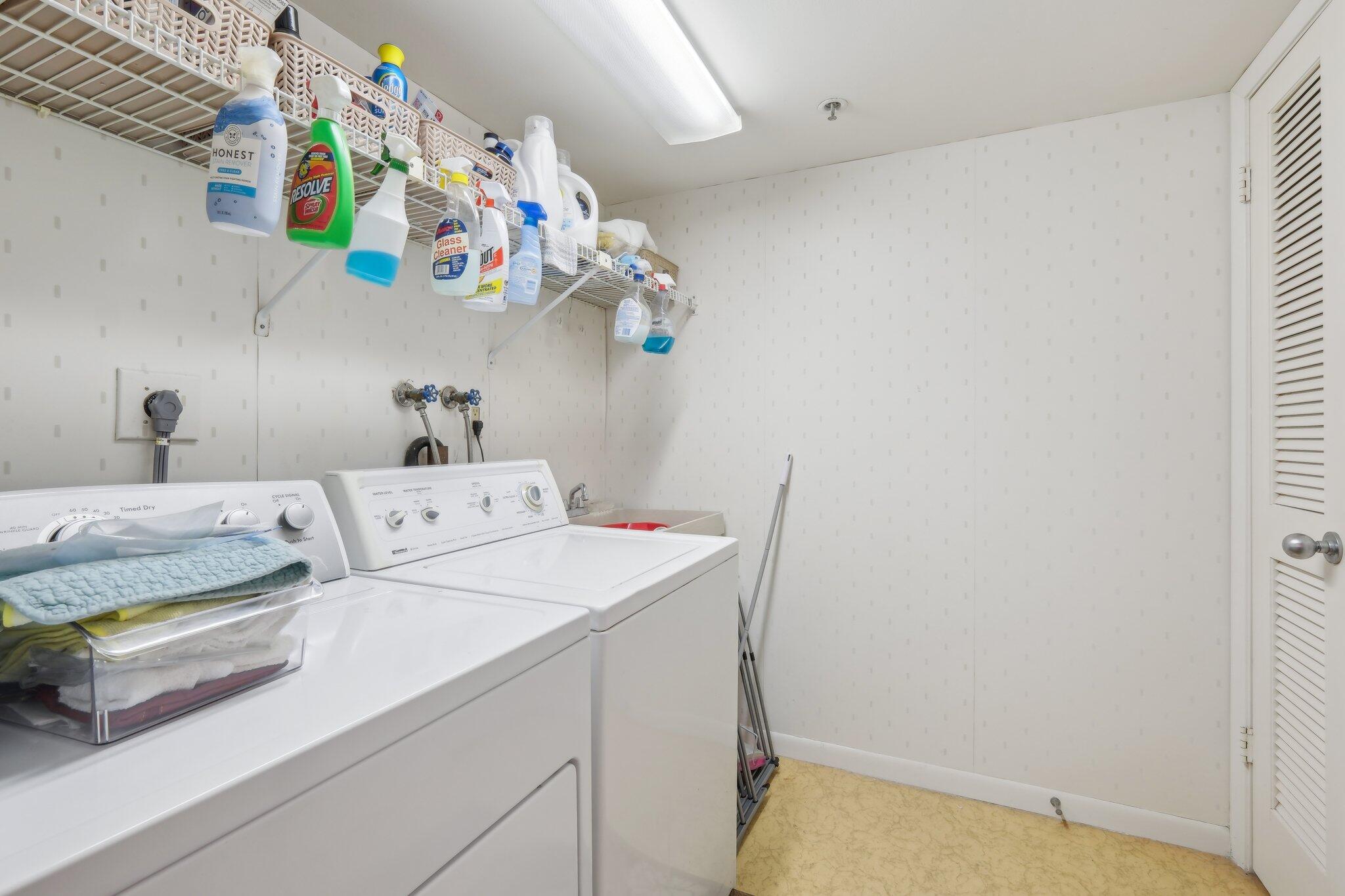 REACHES CONDO - Residential