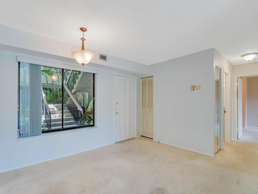 800 PLACE COURTYARD CONDO (AKA VILLAGE OF 800 PLAC - Residential