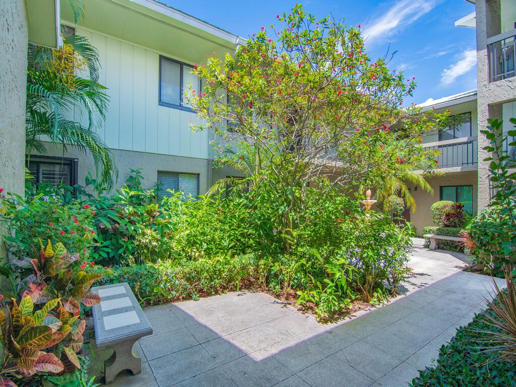 800 PLACE COURTYARD CONDO (AKA VILLAGE OF 800 PLAC - Residential