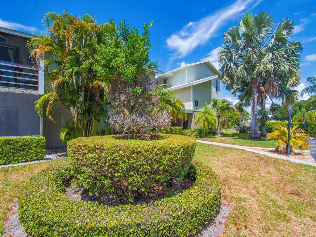 800 PLACE COURTYARD CONDO (AKA VILLAGE OF 800 PLAC - Residential