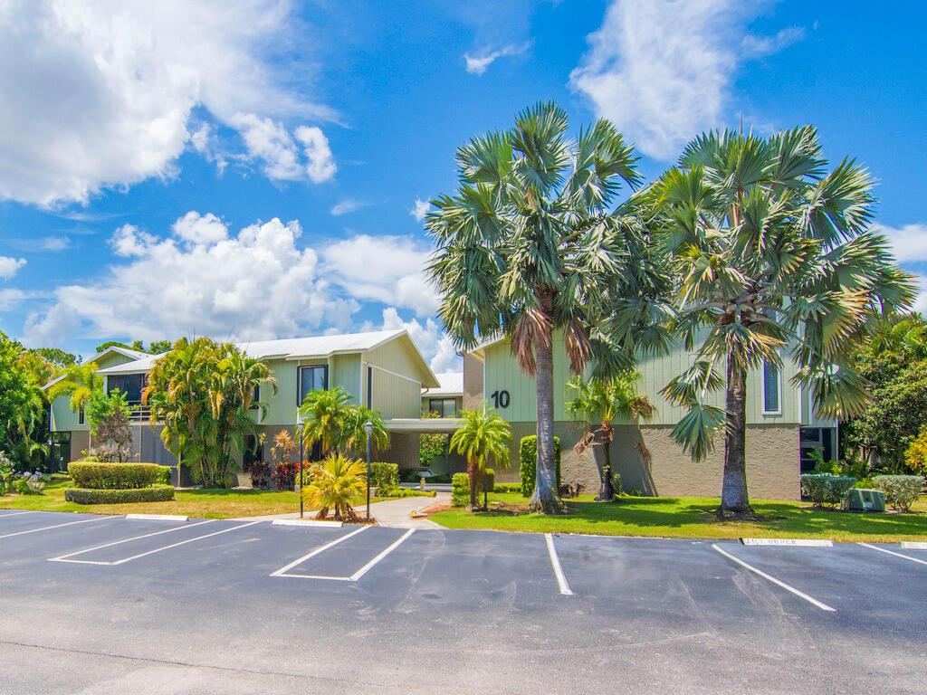 800 PLACE COURTYARD CONDO (AKA VILLAGE OF 800 PLAC - Residential