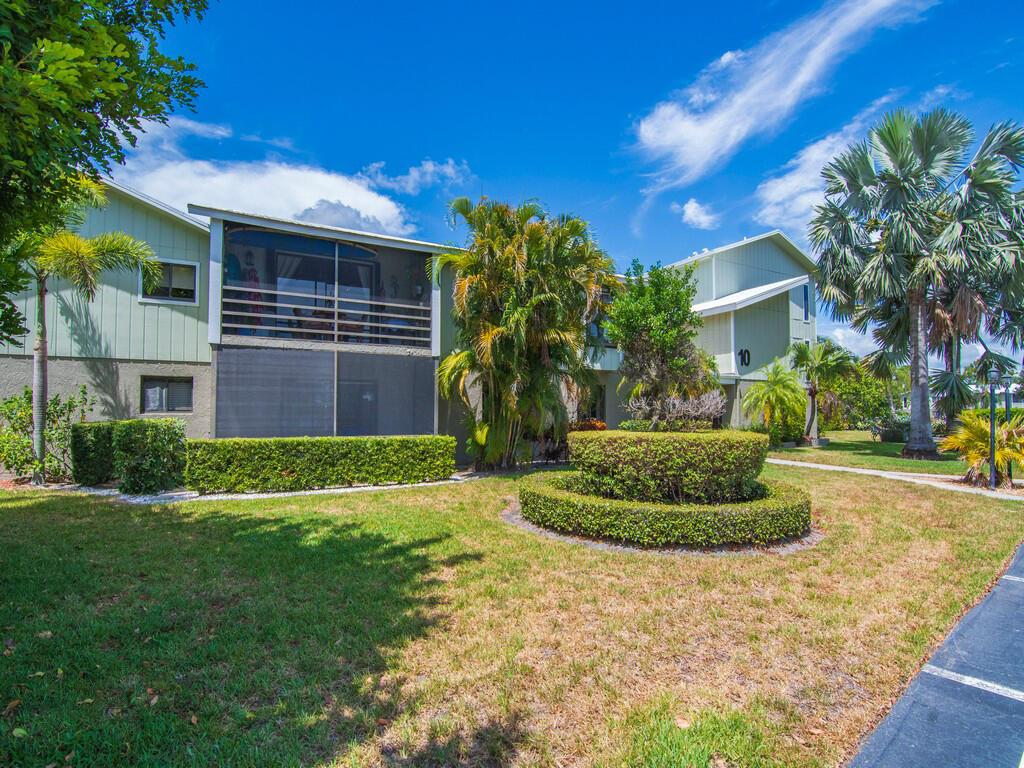 800 PLACE COURTYARD CONDO (AKA VILLAGE OF 800 PLAC - Residential