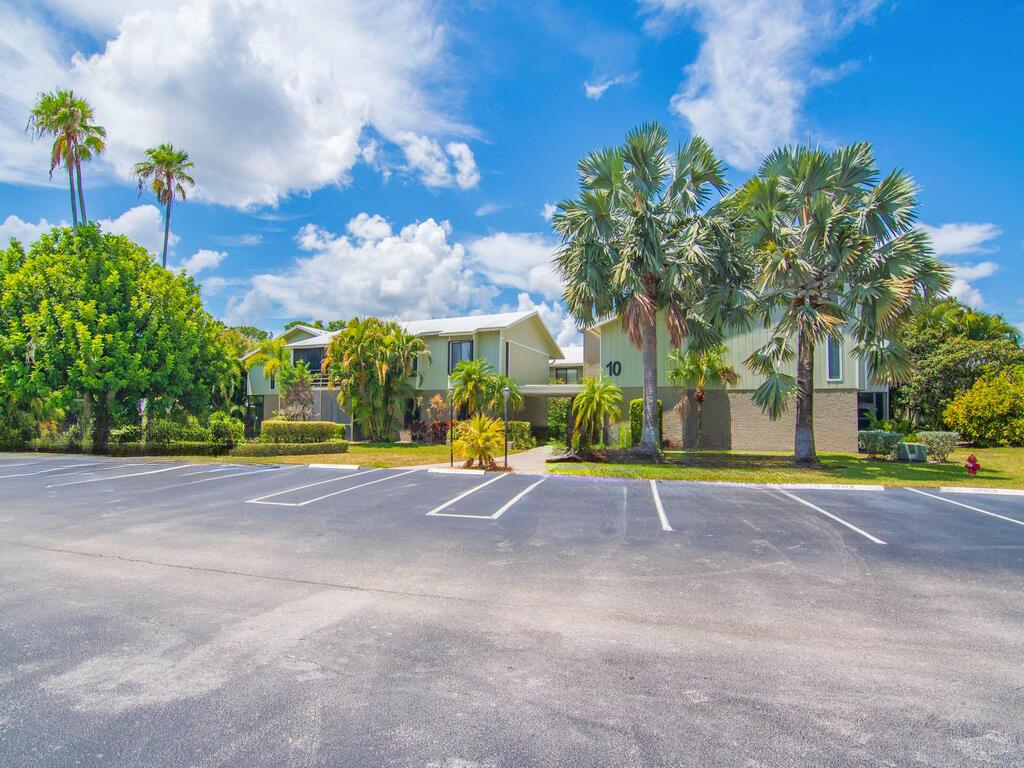 800 PLACE COURTYARD CONDO (AKA VILLAGE OF 800 PLAC - Residential