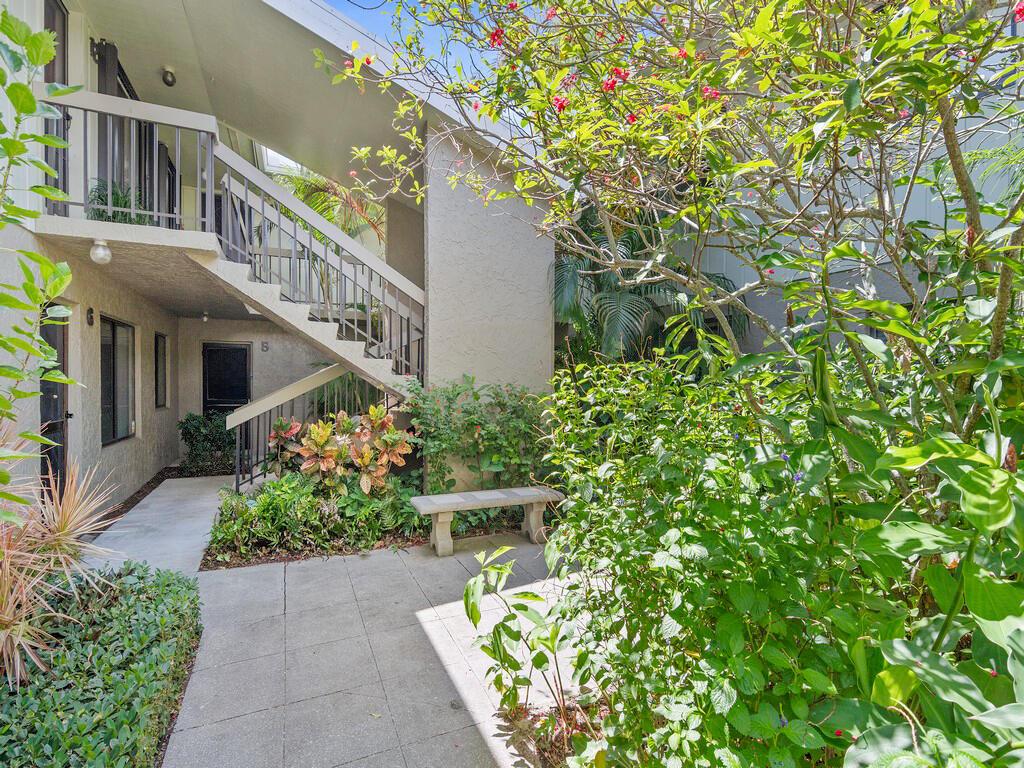 800 PLACE COURTYARD CONDO (AKA VILLAGE OF 800 PLAC - Residential