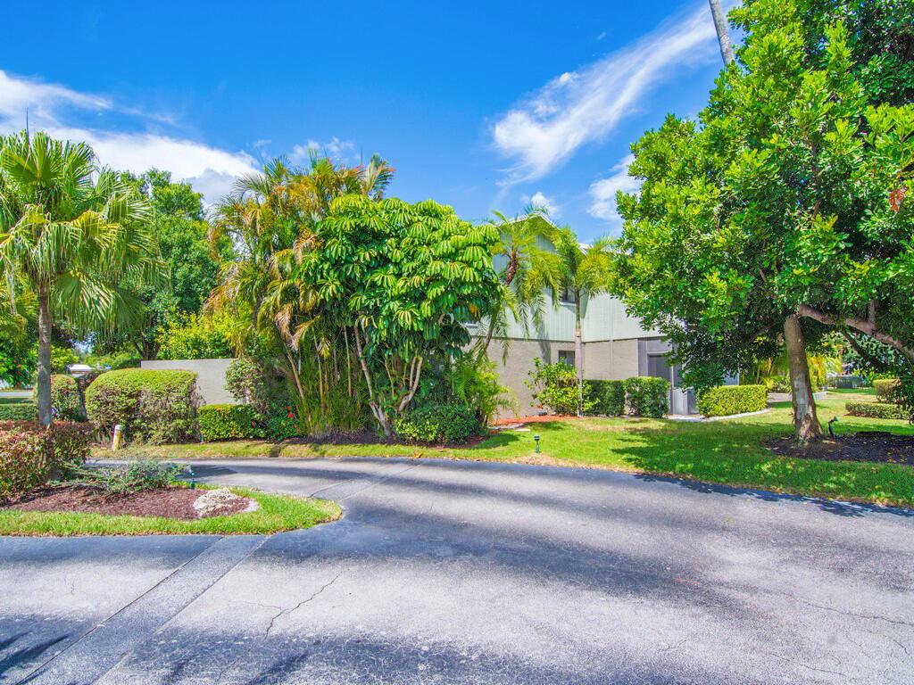 800 PLACE COURTYARD CONDO (AKA VILLAGE OF 800 PLAC - Residential