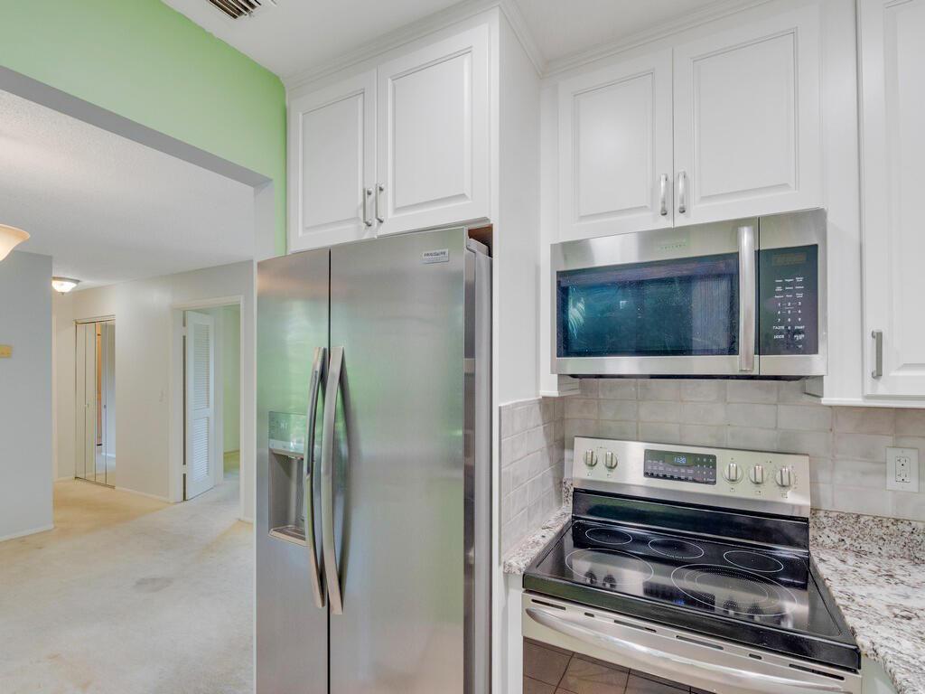 800 PLACE COURTYARD CONDO (AKA VILLAGE OF 800 PLAC - Residential