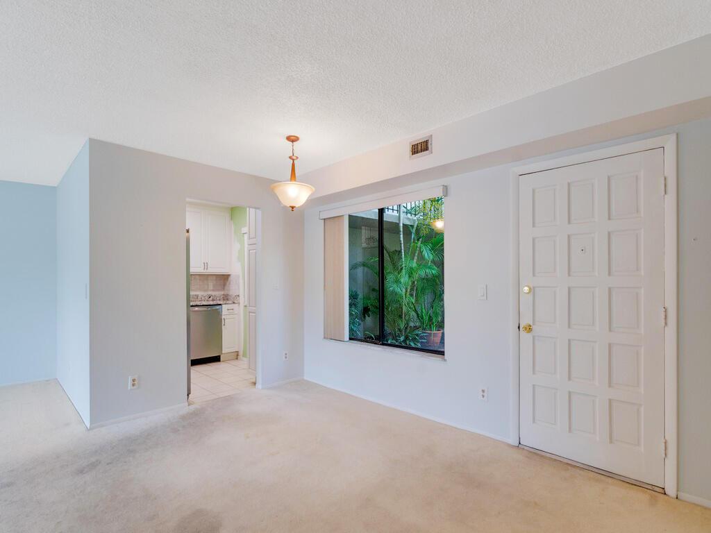 800 PLACE COURTYARD CONDO (AKA VILLAGE OF 800 PLAC - Residential