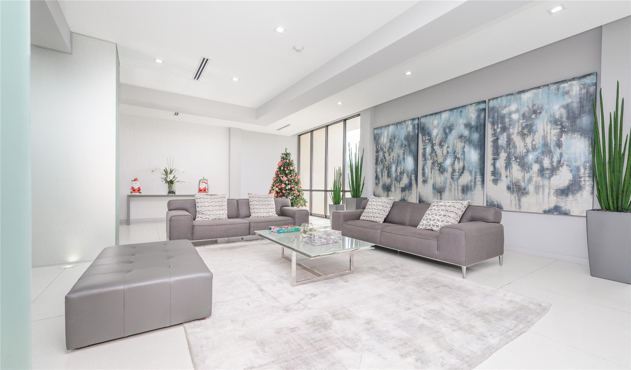 Coronado Condominiums III - Residential