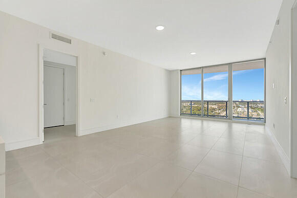 Nautilus 220 - Residential Lease