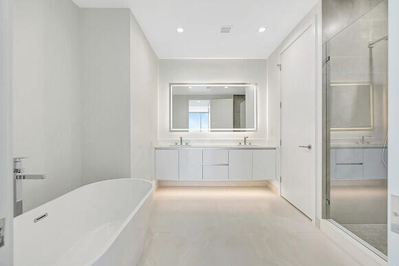 Nautilus 220 - Residential Lease