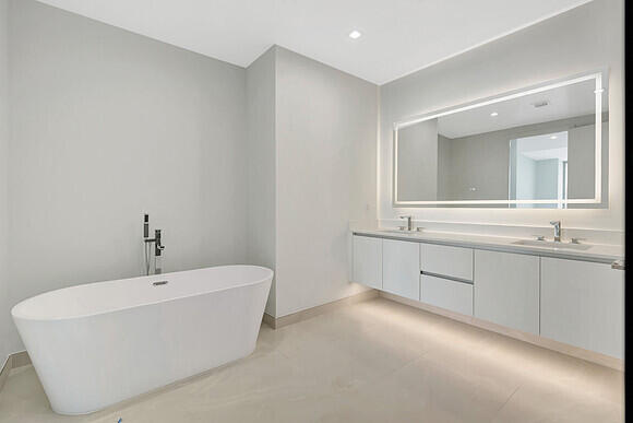 Nautilus 220 - Residential Lease