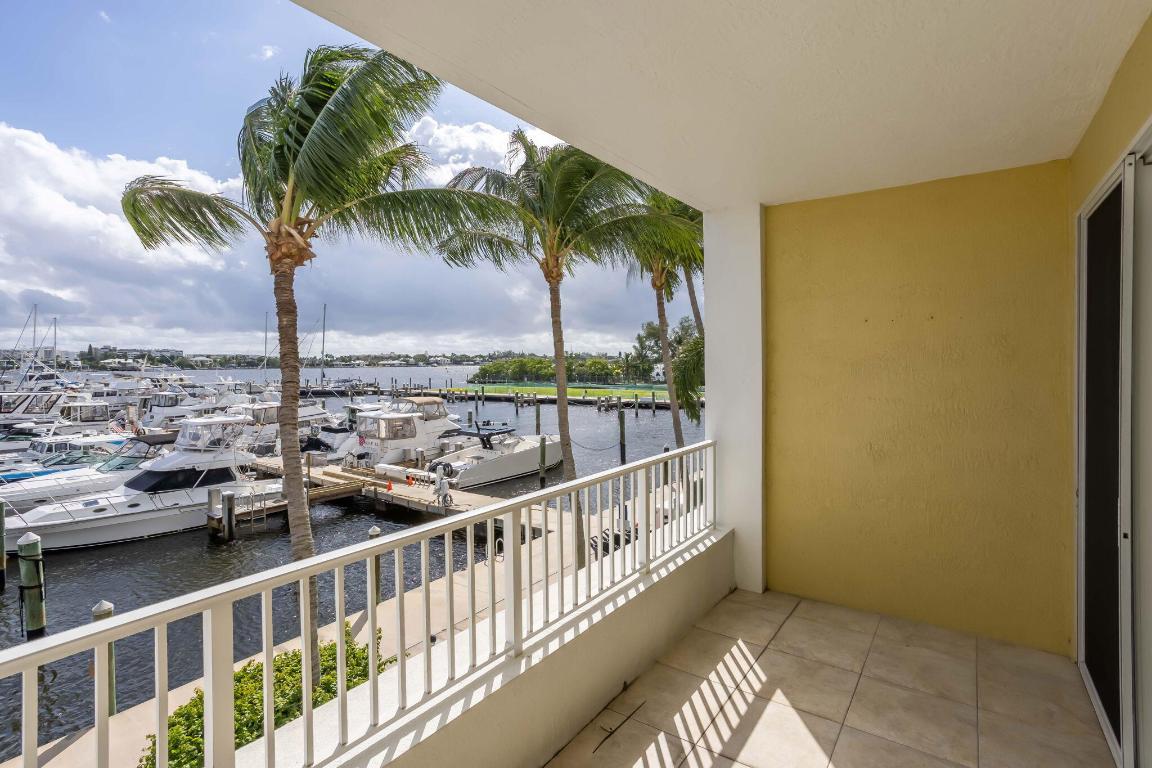 MOORINGS AT LANTANA CONDO 3 - Residential