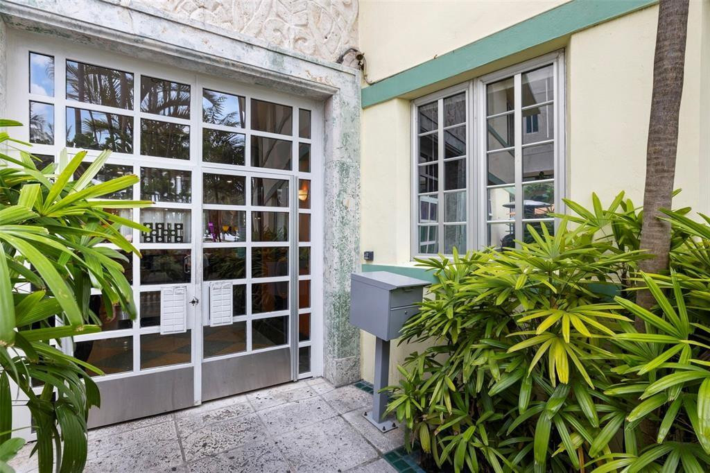 BARBIZON BEACH CLUB - Residential