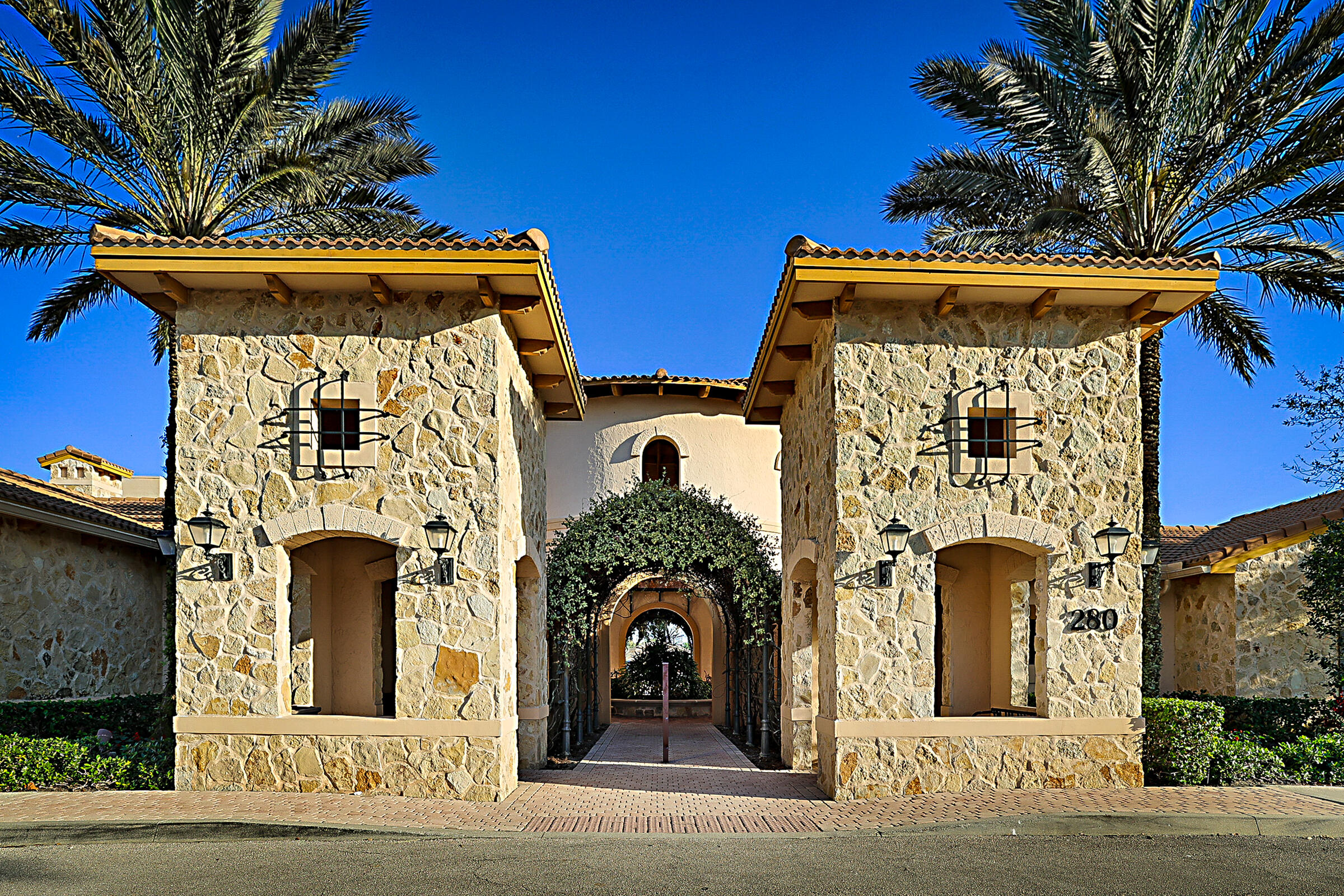 JUPITER COUNTRY CLUB POD E REPL - Residential