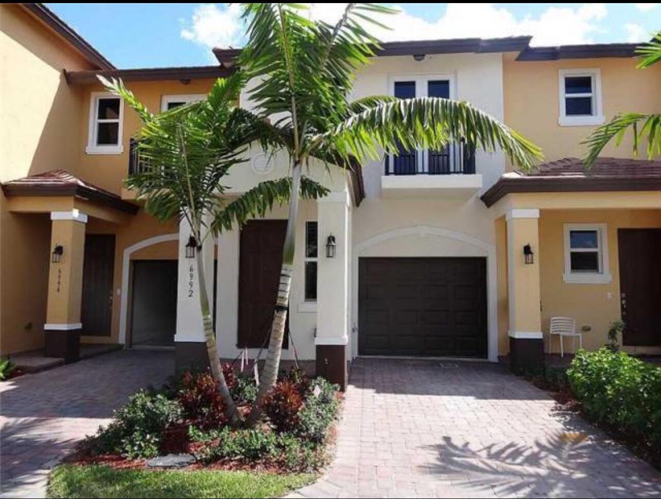 Modern Townhouse with 3 Bedrooms , 2.5 Bathrooms and I Car garage in excellent neighborhood with A rated schools. unite is bright and airy with a private patio. All bedrooms on second floor. Available on July 1st. HOA REQUIRES 650 CREDIT SCORE.